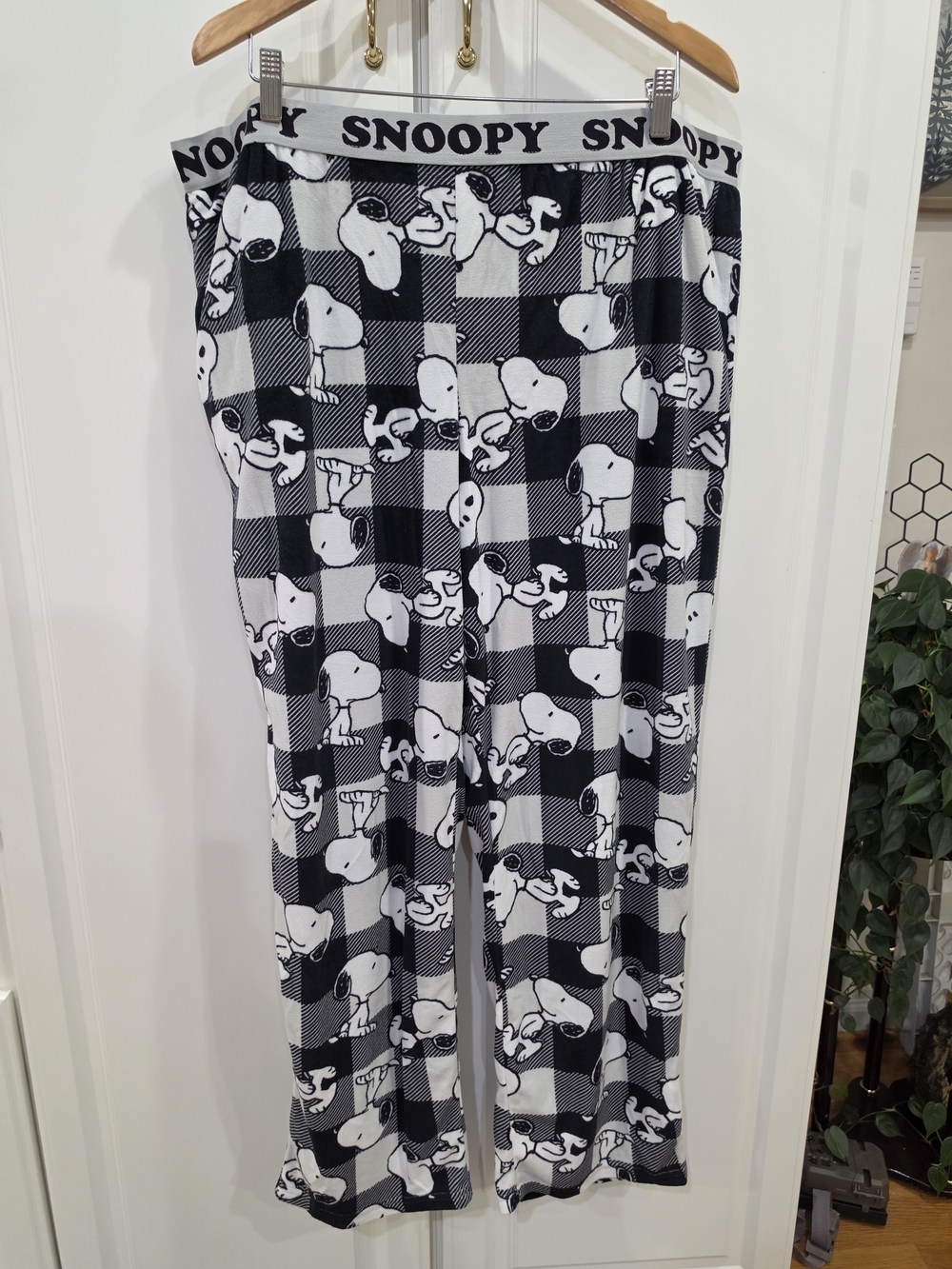 Peanuts Black & White Snoopy Lounge Pants